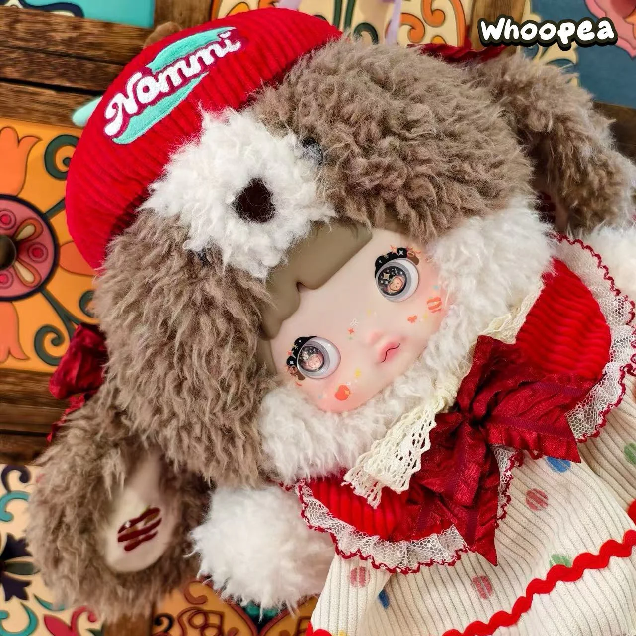 Nommi 400% Have a Bite of the Apple Series Plush, Exclusive Version - Image 2